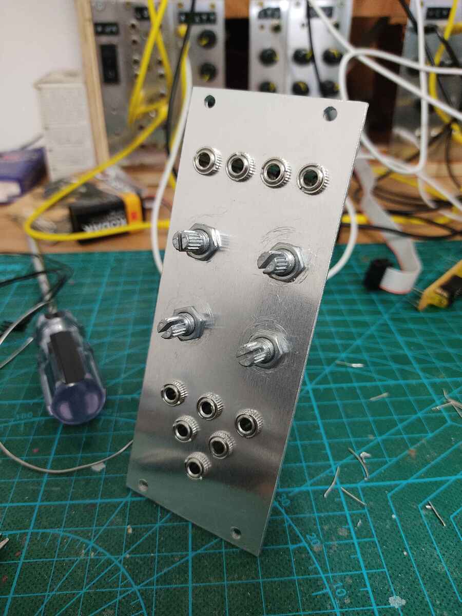 front view of the module (feat. the free screwdriver that came with my cpu cooler like 5 years ago and i've been using for all kinds of shit ever since) front view of the mixer (feat. the free screwdriver that came with my cpu cooler like 5 years ago and i've been using for all kinds of shit ever since)